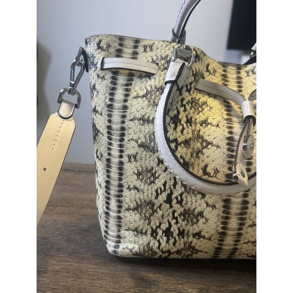 Michael Kors Blakely Medium Bucket Bag Python-Embossed Leather Natural Cream - Picture 11 of 13